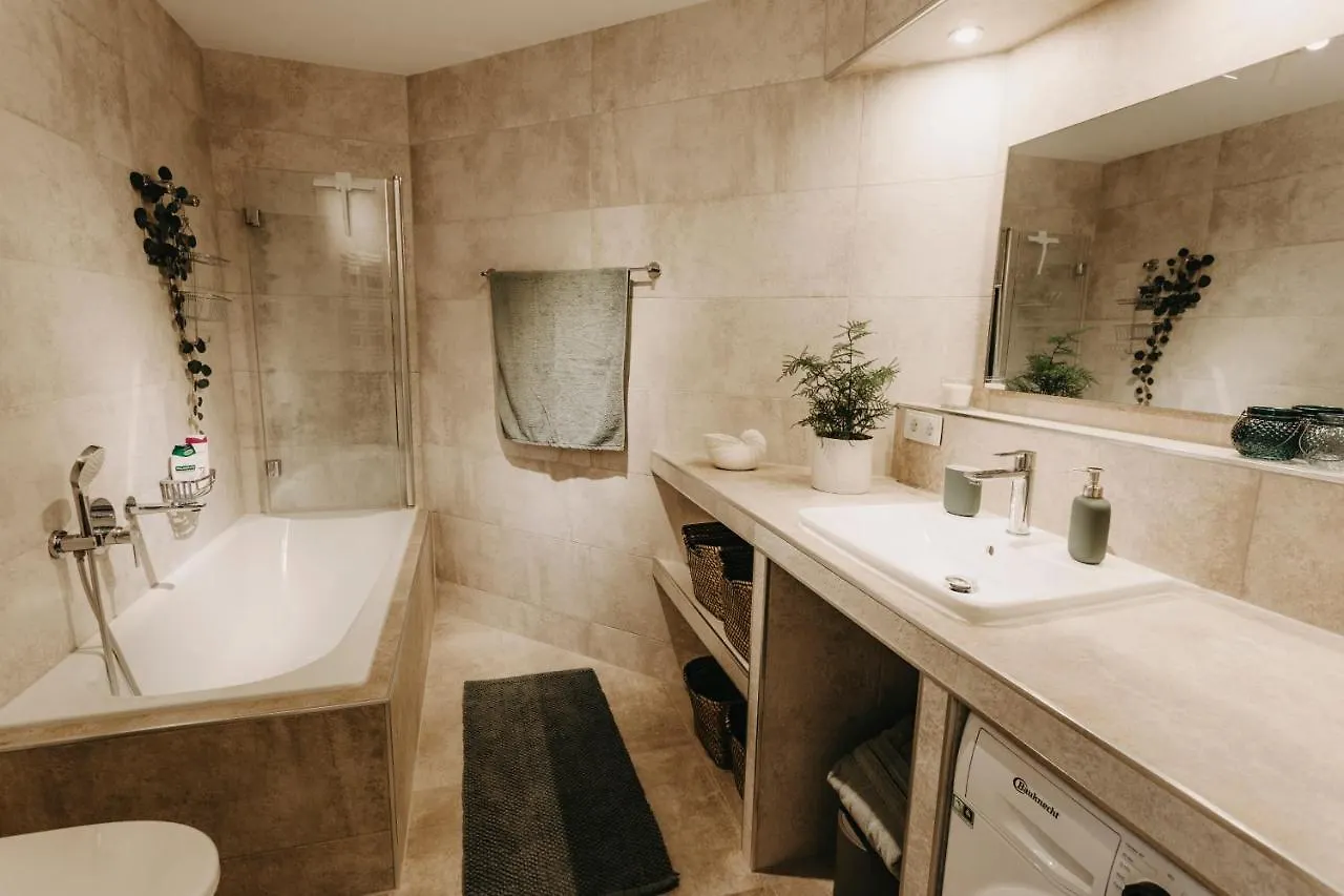 Traber Apartments Im Herzen Leipzigs Balkon Parkplatz