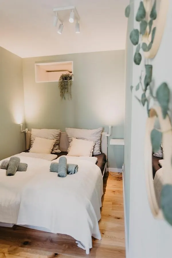 Traber Apartments Im Herzen Leipzigs Balkon Parkplatz Germany